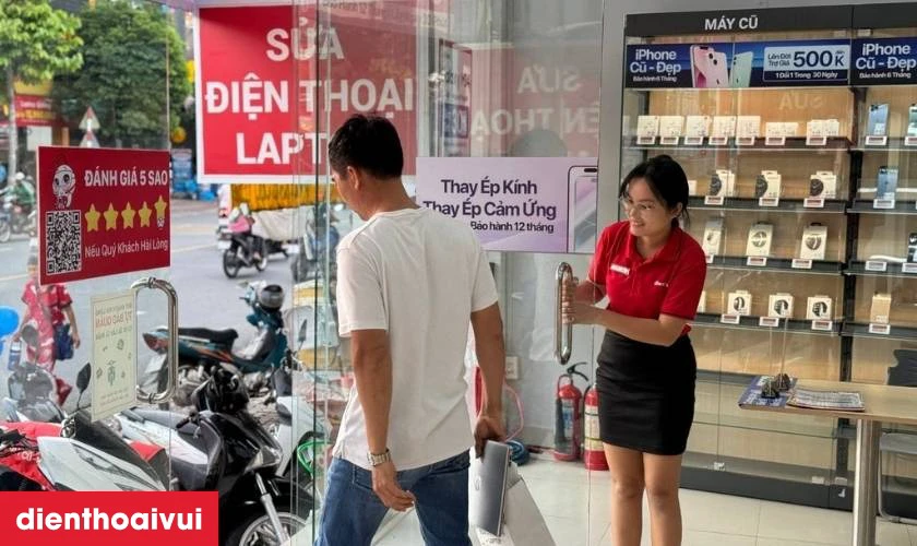 Đặt lịch thay m&agrave;n h&igrave;nh laptop uy t&iacute;n