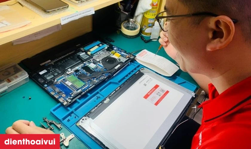 Quy tr&igrave;nh thay m&agrave;n h&igrave;nh laptop Acer Aspire E1-432 đạt chuẩn kỹ thuật