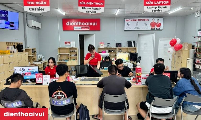 Quy tr&igrave;nh thay m&agrave;n h&igrave;nh Acer Predator Helios 300 PH315-52-710B đạt chuẩn kỹ thuật