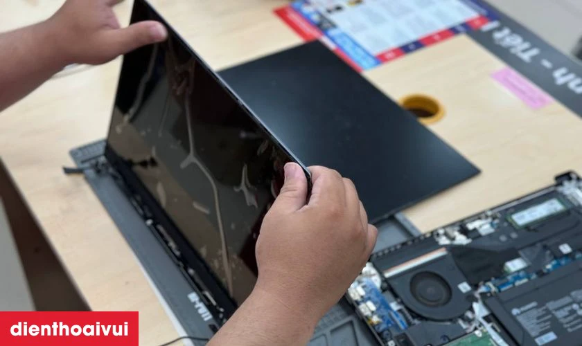 Quy tr&igrave;nh thay m&agrave;n h&igrave;nh laptop Acer Swift 3 SF314 lấy liền tại Điện Thoại Vui