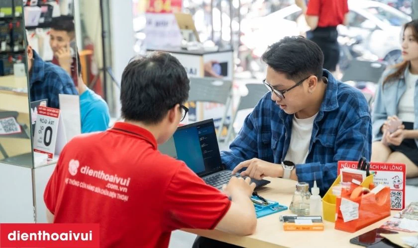 Quy tr&igrave;nh thay m&agrave;n h&igrave;nh laptop Asus K406 tại Điện Thoại Vui