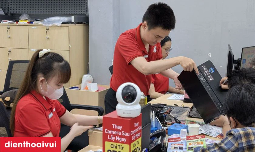 Kiểm tra chất lượng v&agrave; d&aacute;n tem bảo h&agrave;nh