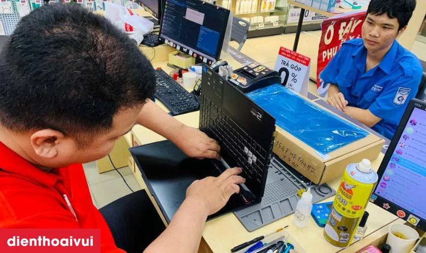 Quy tr&igrave;nh thay m&agrave;n h&igrave;nh Asus N56 chuy&ecirc;n nghiệp tại Điện Thoại Vui