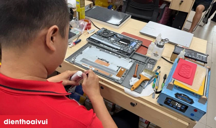 Quy tr&igrave;nh thay m&agrave;n h&igrave;nh laptop Asus VivoBook Max X541 gi&aacute; tốt, lấy liền tại Điện Thoại Vui