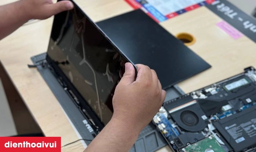 Quy tr&igrave;nh thay m&agrave;n h&igrave;nh laptop Asus X501A lấy liền tại Điện Thoại Vui