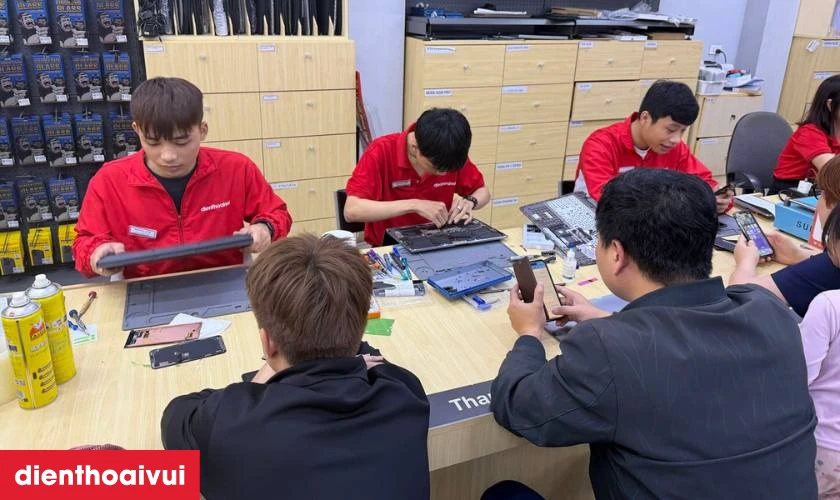 Quy tr&igrave;nh thay m&agrave;n h&igrave;nh laptop Asus X754YI gi&aacute; tốt, lấy liền tại Điện Thoại Vui