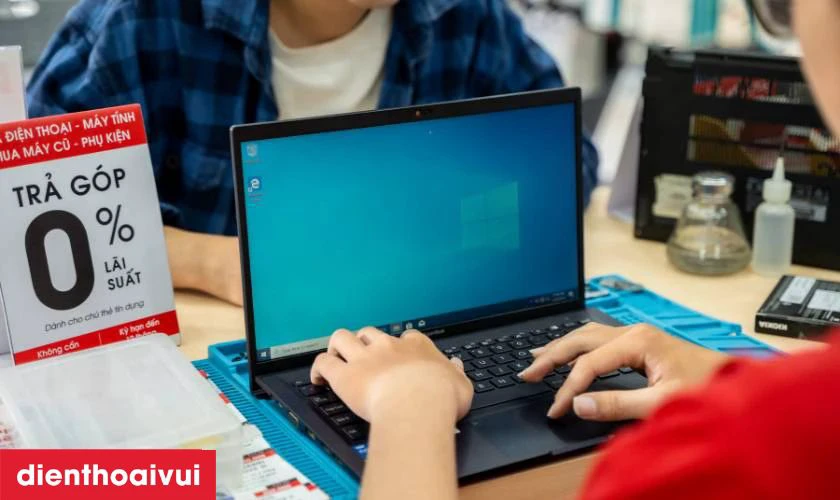 Quy trình thay màn hình laptop Dell Alienware M16 R1