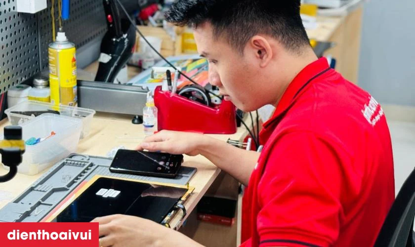 Quy trình thay màn hình laptop Dell Alienware M17X R5 chuyên nghiệp tại Điện Thoại Vui