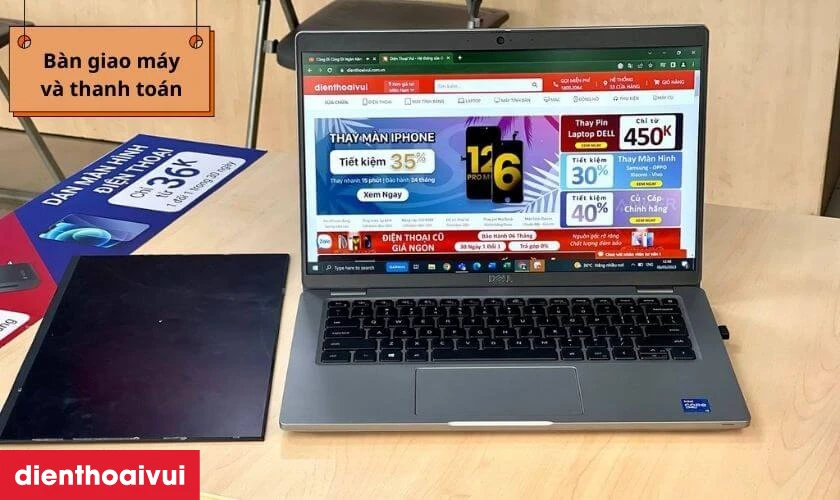 Bàn giao máy, hướng dẫn thanh toán tại quầy cho khách hàng