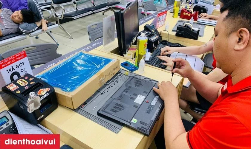 Quy trình thay màn hình laptop tại Điện Thoại Vui