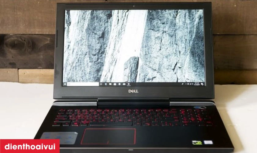 Đặc điểm nổi bật của màn hình laptop Dell Inspiron 15 7577