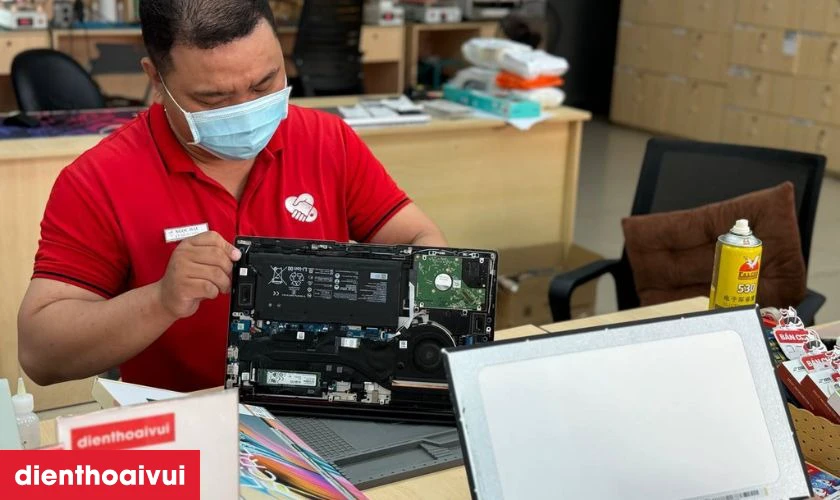 Quy trình thay màn hình laptop Dell Inspiron 1545 chuyên nghiệp tại Điện Thoại Vui