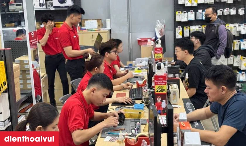 Quy tr&igrave;nh thay m&agrave;n h&igrave;nh laptop Dell Inspiron 7570 đạt chuẩn kỹ thuật