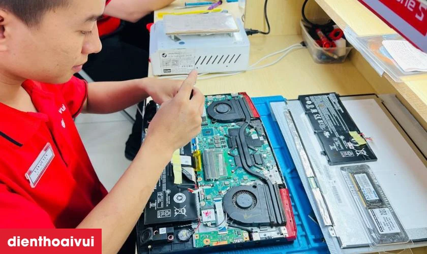 Quy trình thay màn hình laptop Dell Latitude 12 7200