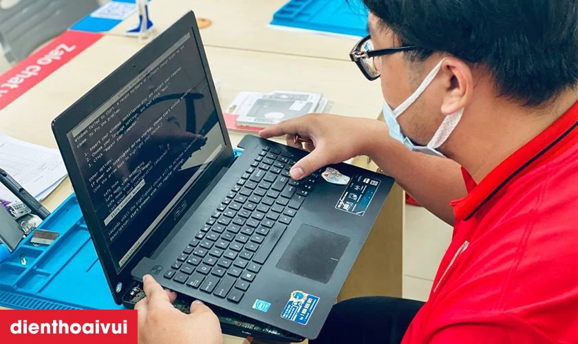 Nên sửa chữa hay thay màn hình laptop Dell Latitude 13 E5280 mới