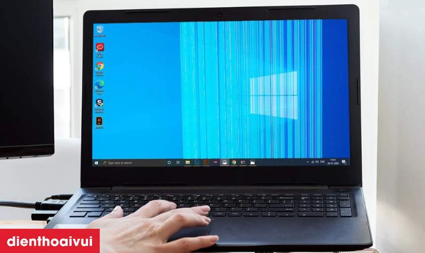 Laptop Dell bị hỏng m&agrave;n h&igrave;nh &ndash; n&ecirc;n sửa hay thay mới?