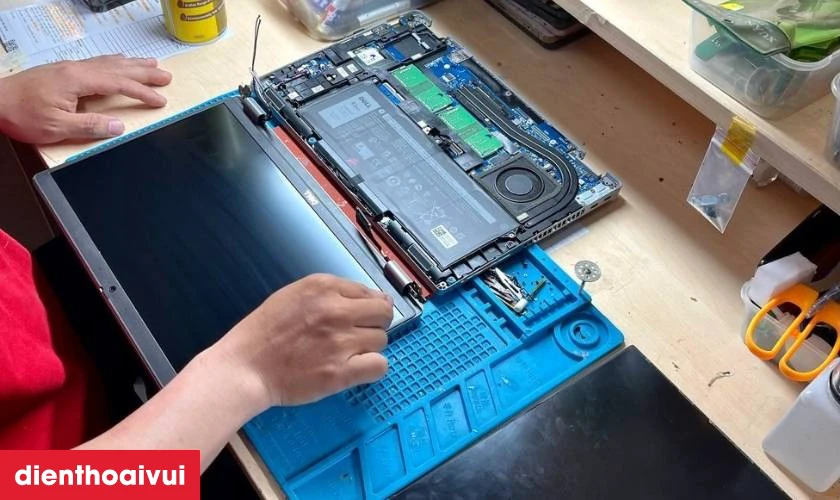 Quy trình thay mới màn hình laptop Dell Vostro 13 5320