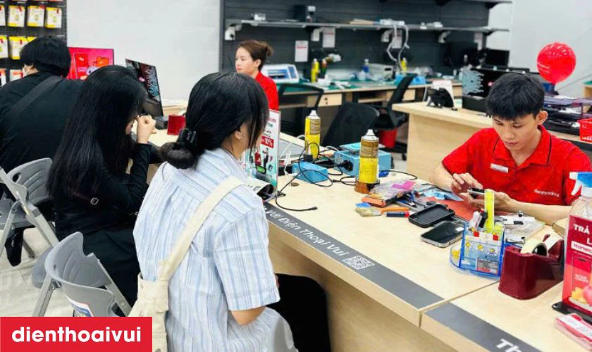 Quy trình thay màn hình laptop Dell Vostro 14 3420 chuyên nghiệp tại Điện Thoại Vui