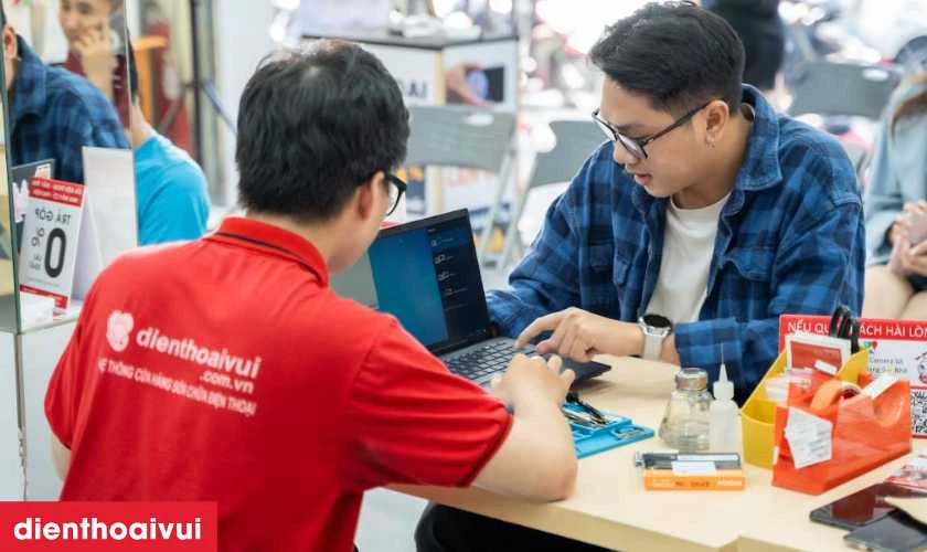 Quy trình thay màn hình laptop Dell Vostro 16 5620 chuyên nghiệp tại Điện Thoại Vui