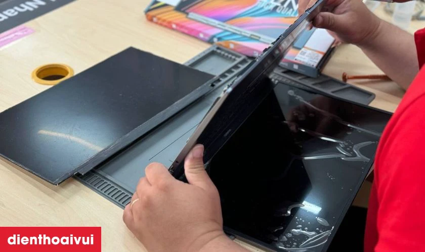 Quy tr&igrave;nh thay m&agrave;n h&igrave;nh laptop Dell Vostro V3500 gi&aacute; tốt, lấy liền tại Điện Thoại Vui