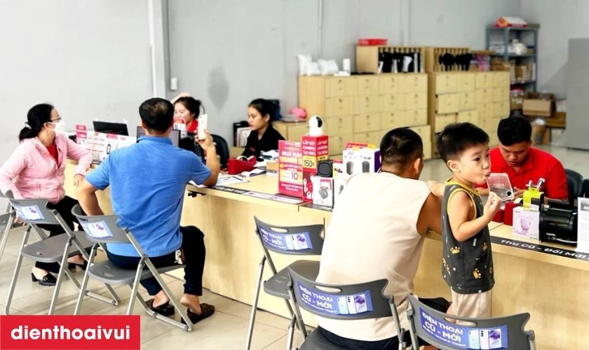 Các bước thay màn hình laptop Dell XPS 13 9370 chuyên nghiệp tại Điện Thoại Vui