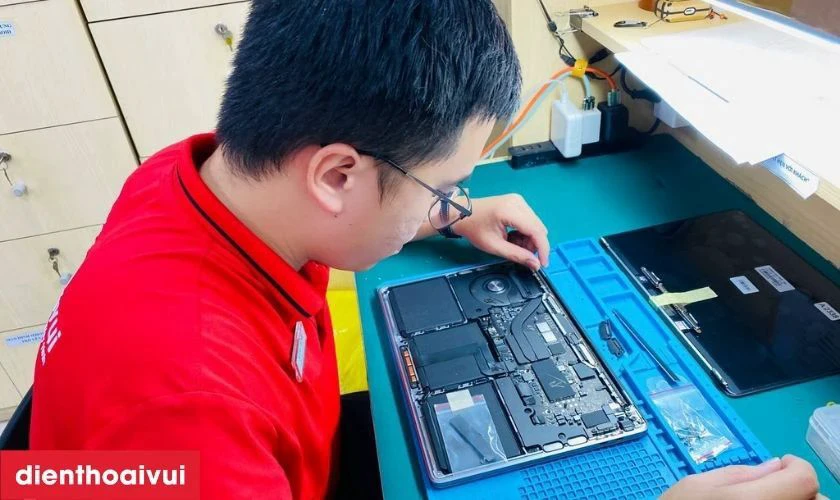 Vì sao lại chọn dịch vụ thay màn hình laptop dell tại Điện Thoại Vui?
