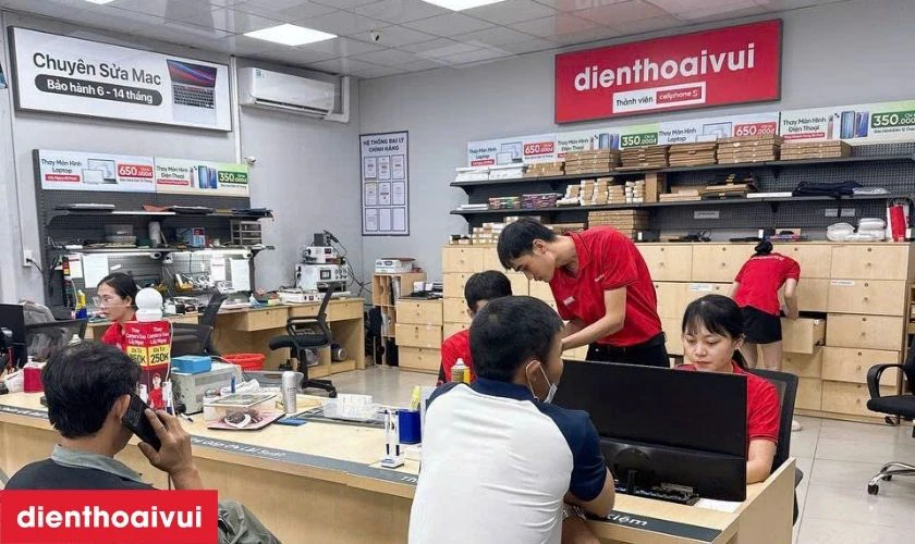 Tiếp nhận máy và ghi nhận tình trạng ban đầu