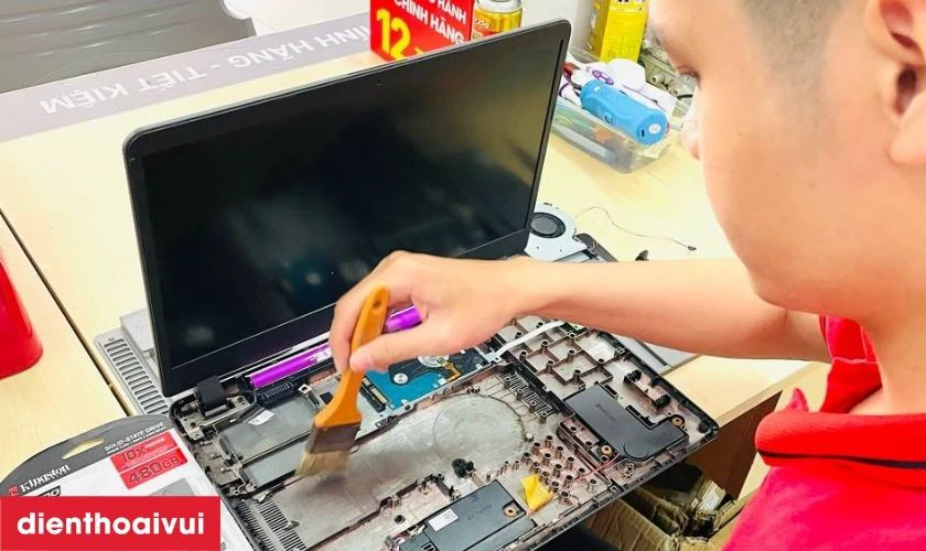 Quy trình thay màn hình laptop HP Chromebook 11 V020WM chuyên nghiệp tại Điện Thoại Vui