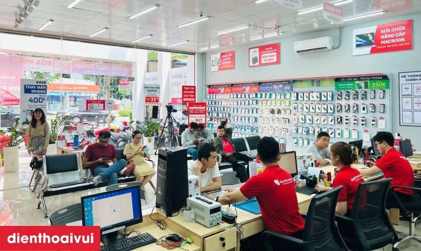 Quy trình thay màn hình laptop HP Envy 13 AD000 chuyên nghiệp tại Điện Thoại Vui