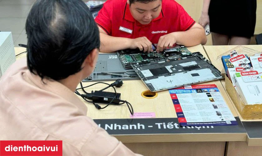 Quy trình thay màn hình laptop HP Notebook 15 DB1015NI chuyên nghiệp tại Điện Thoại Vui