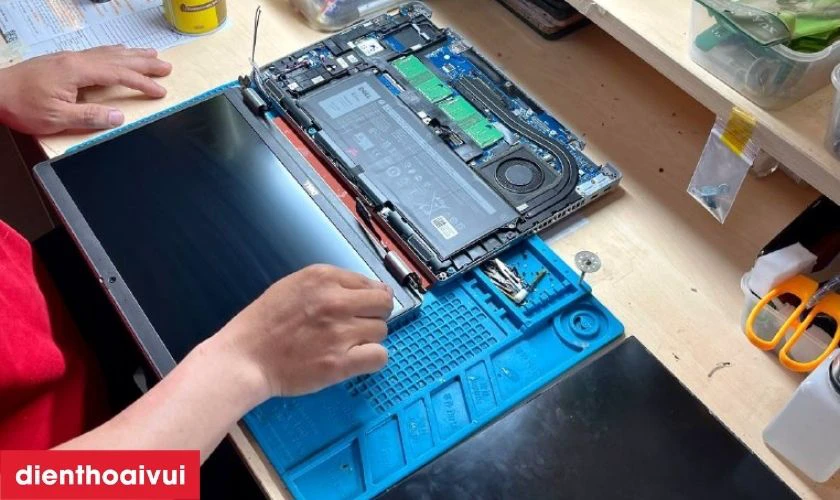 Quy tr&igrave;nh thay m&agrave;n h&igrave;nh laptop HP Pavilion 11 nhanh ch&oacute;ng, lấy liền tại Điện Thoại Vui