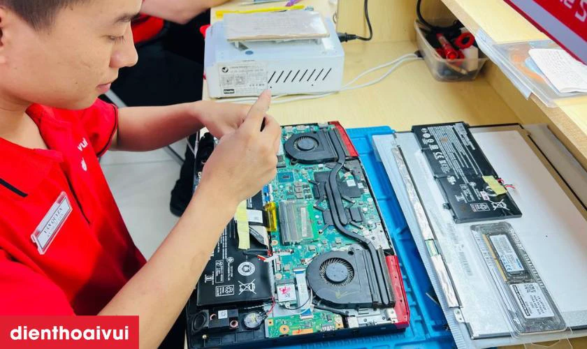 Quy tr&igrave;nh thay m&agrave;n h&igrave;nh laptop HP Pavilion 14 AD lấy liền tại Điện Thoại Vui