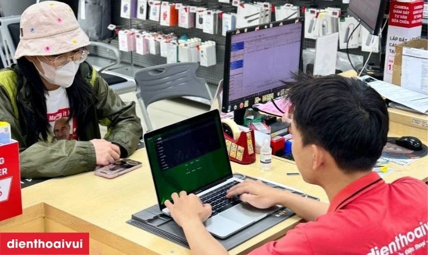 Quy trình thay màn hình HP Pavilion 14 CE1001TX nhanh chóng, lấy liền tại Điện Thoại Vui