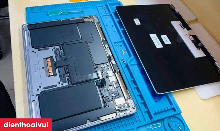 Quy trình thay màn hình laptop HP Pavilion 14 CE2046TX lấy liền tại Điện Thoại Vui