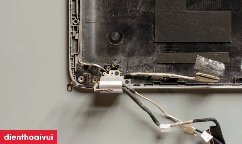 Nguy&ecirc;n nh&acirc;n khiến m&agrave;n h&igrave;nh laptop HP Pavilion 14 CE2064TX nhanh hỏng