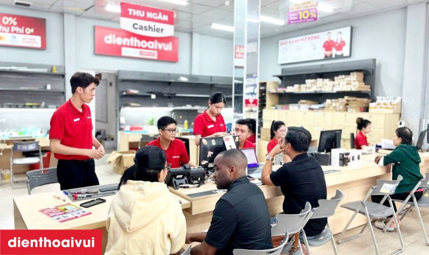 Quy trình thay màn hình laptop HP Pavilion 14 CE2100TX nhanh chóng, lấy liền tại Điện Thoại Vui