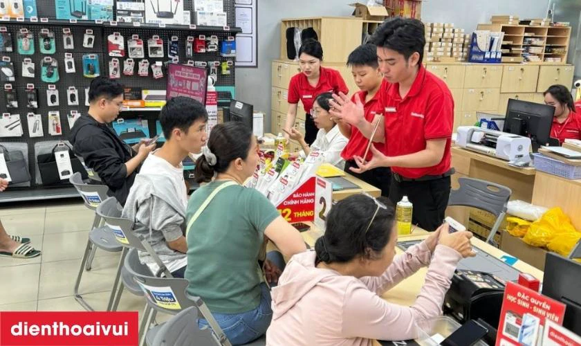 Quy tr&igrave;nh thay m&agrave;n h&igrave;nh laptop HP Pavilion 14 CE3006TU nhanh ch&oacute;ng, minh bạch tại Điện Thoại Vui