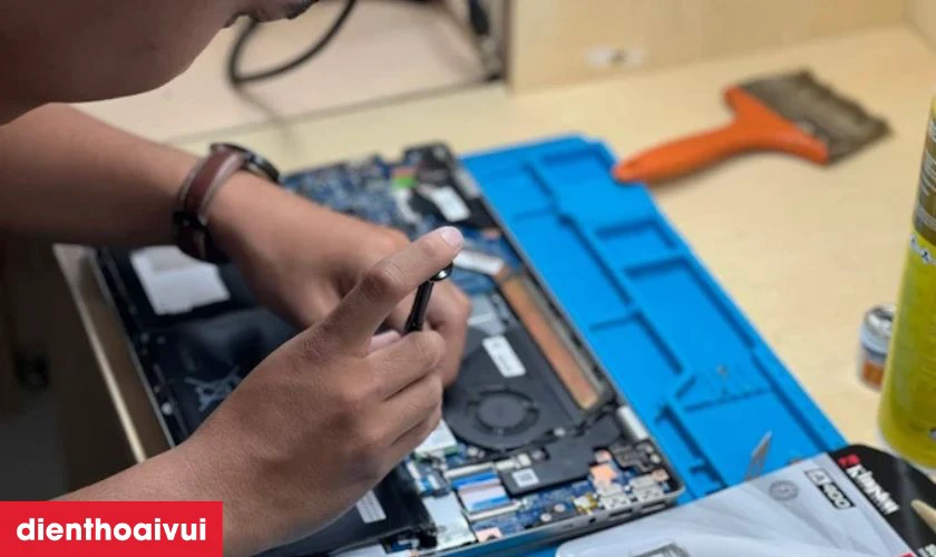 Thay m&agrave;n h&igrave;nh laptop HP Pavilion X360 Convertible 14 DY1000