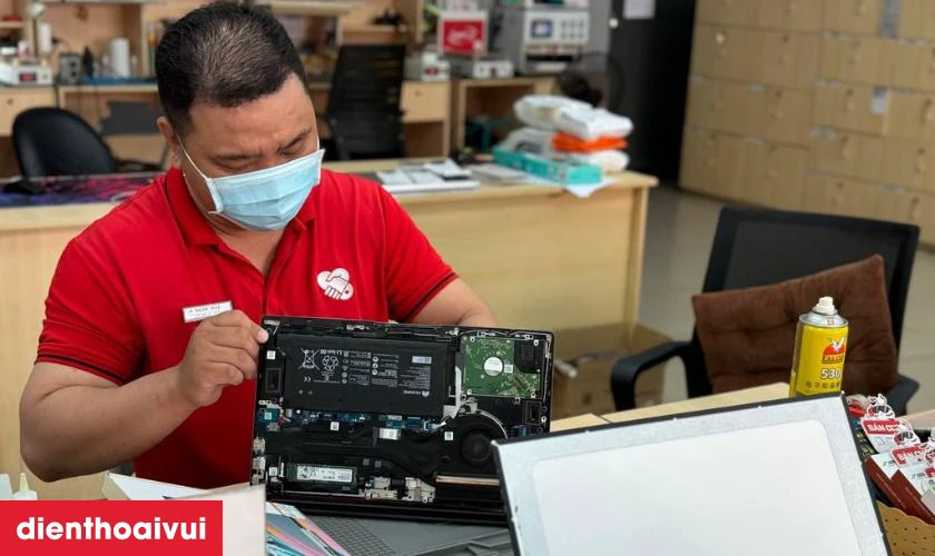 Quy tr&igrave;nh thay m&agrave;n h&igrave;nh laptop HP Spectre X360 15-AP nhanh ch&oacute;ng