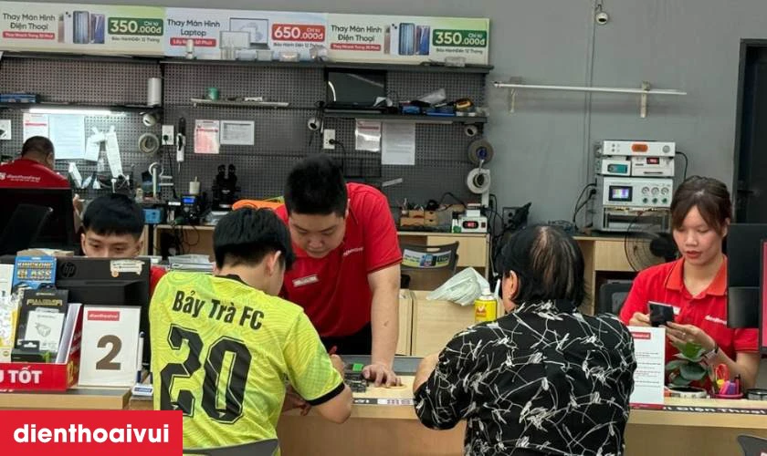 Giải ph&aacute;p thay m&agrave;n h&igrave;nh laptop HP Spectre X360 Convertible 13 AW1000