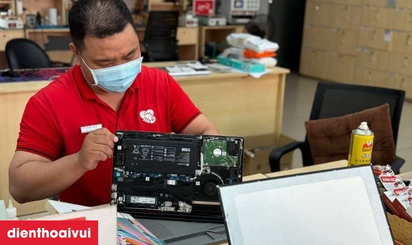 Quy tr&igrave;nh thay m&agrave;n h&igrave;nh laptop HP Spectre X360 Convertible 14 EA0023DX lấy liền tại Điện Thoại Vui