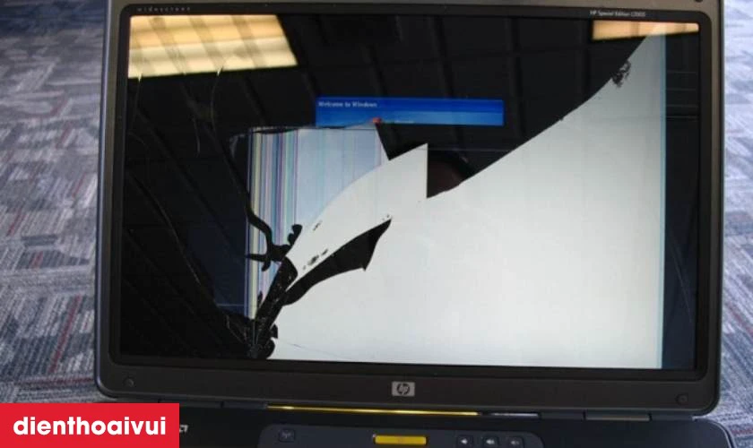 Dấu hiệu màn hình laptop HP ZBook Studio G3 bị lỗi cần thay ngay