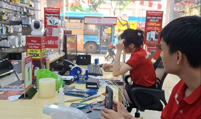 Yếu tố ảnh hưởng đến giá thay màn hình Laptop quận Cầu Giấy