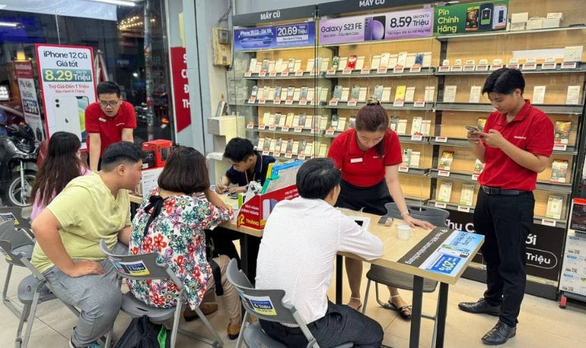 Đội ngũ kỹ thuật tại Điện Thoại Vui được đào tạo chuyên sâu