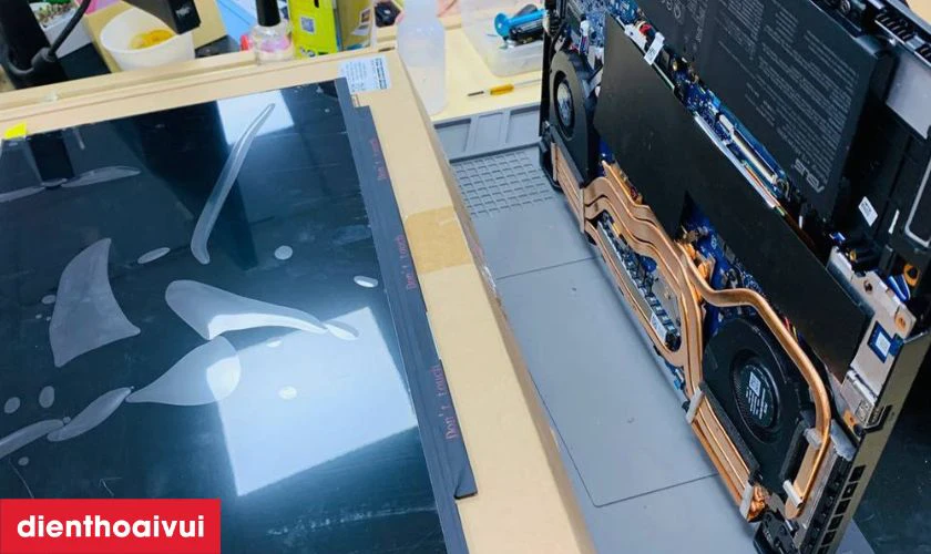 Tiếp nhận máy bị lỗi màn hình