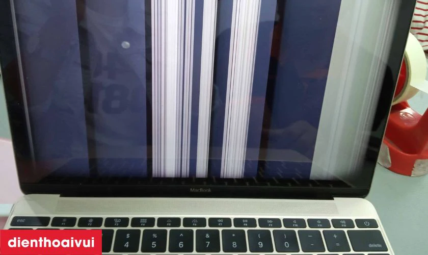 Dấu hiệu màn hình MacBook Air M2 2022 13 inch A2681 bị hỏng