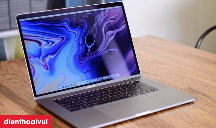 Thay màn hình MacBook Pro 2018 15 inch A1990 màn rời có tốt không