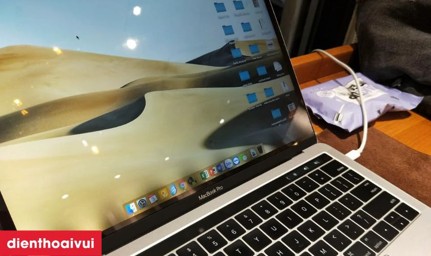 Khi nào cần thay màn hình MacBook Pro 2019 15 inch A1990 (2024)?