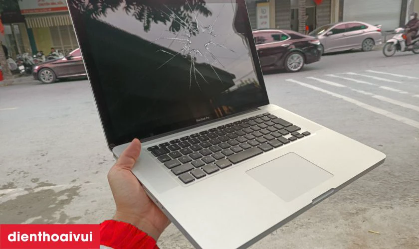 Nguyên nhân hư hỏng màn hình MacBook 2019 15 inch A1990