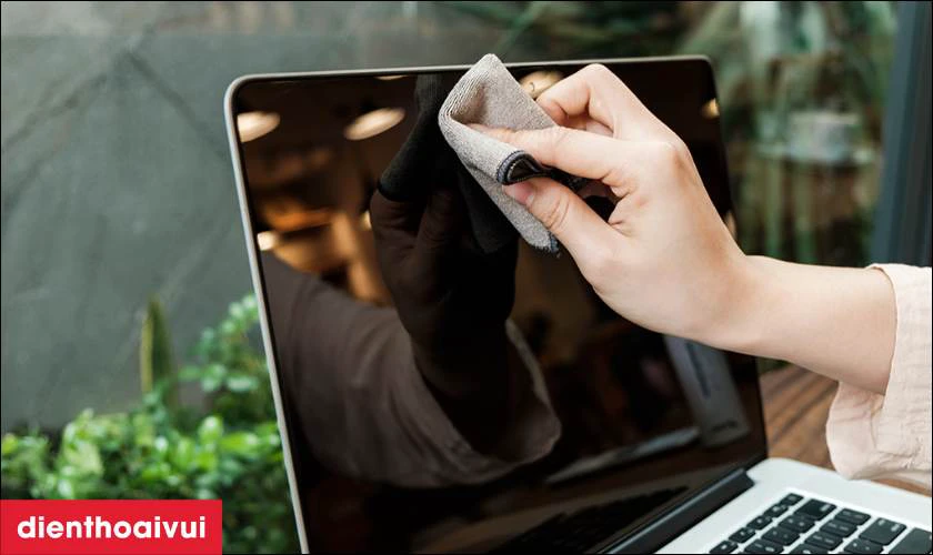 Mẹo bảo vệ màn hình MacBook Pro 2019 sau thay